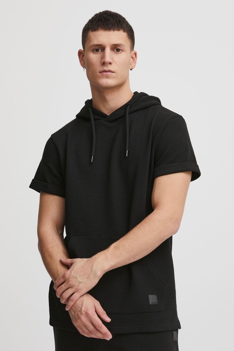 Black (999)
