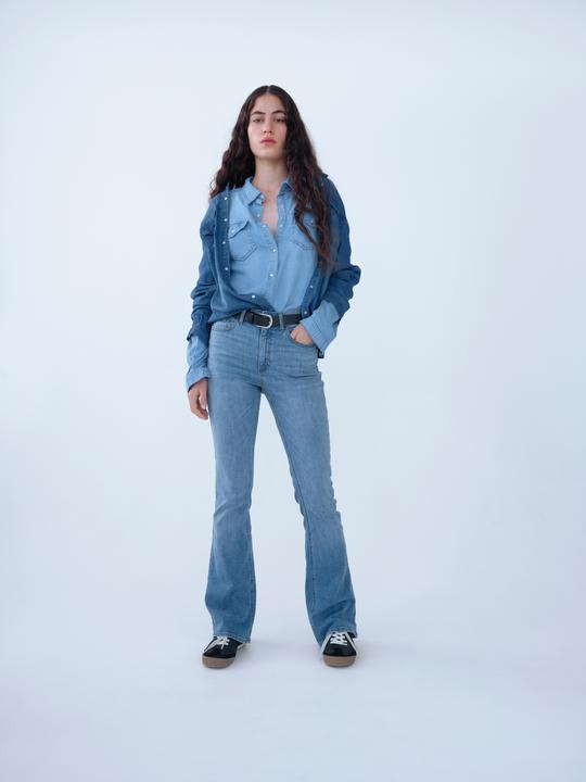 Actual product image Vila Regular Waist Flared Jeans (32)