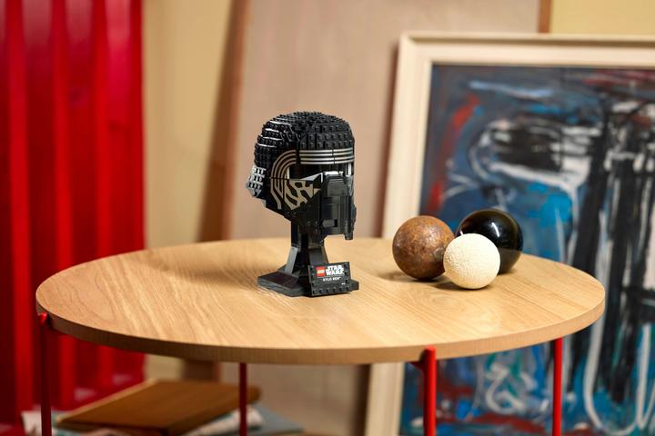 Actual product image LEGO Kylo Ren helmet (75415, LEGO Star Wars)