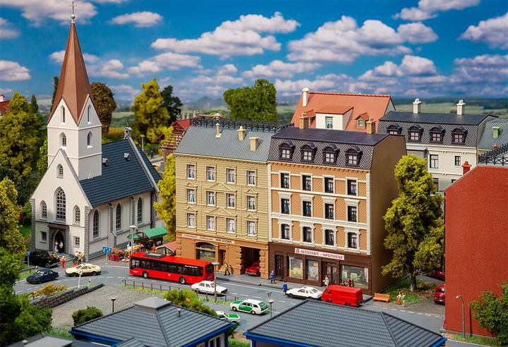 Produktbild Faller Stadthäuser mit Apotheke und Delikatessenhandel