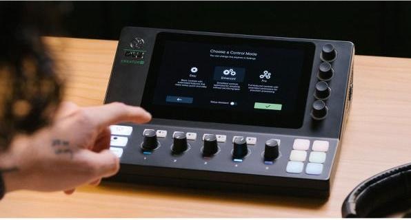 Actual product image Mackie DLZ Creator XS (Studio- and Livemixer)