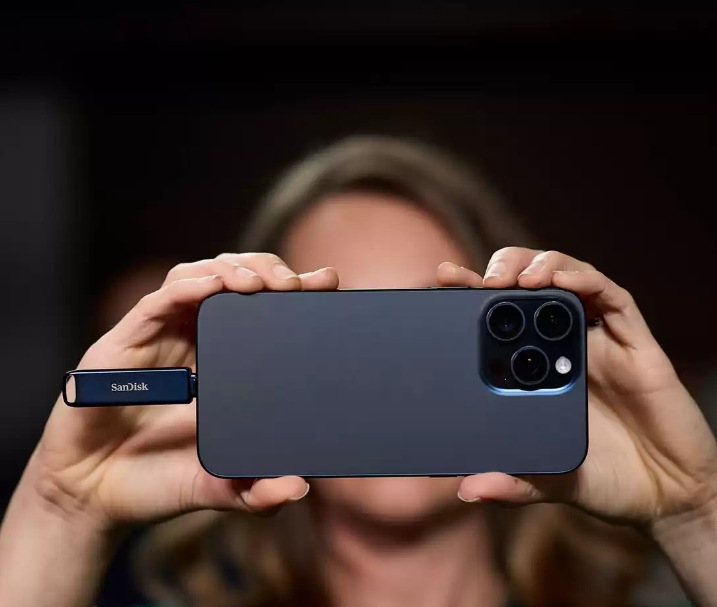 Actual product image SanDisk iXpand Phone Drive (64 GB, USB-C, Lightning)