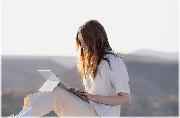 Produktbild Microsoft Surface Pro Signature Keyboard mit Slim Pen 2 (DE, Docking)