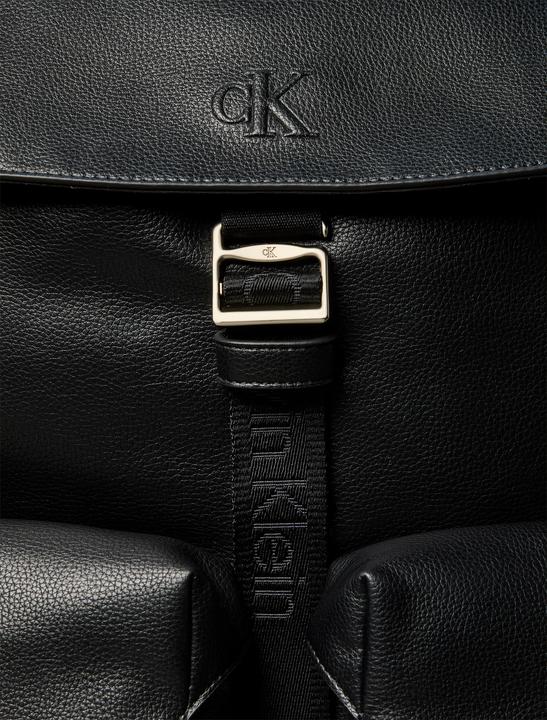 Produktbild Calvin Klein Gurtband-Klappen-Rucksack