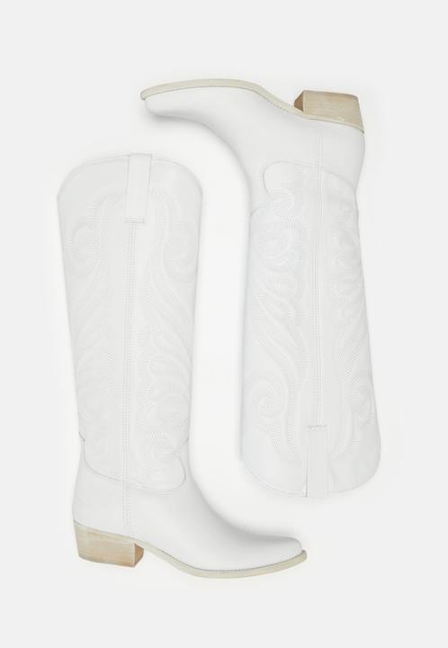 Actual product image Felmini The cowboy boot with heel from, is characterised by beautiful embroidery on the shaft (37)