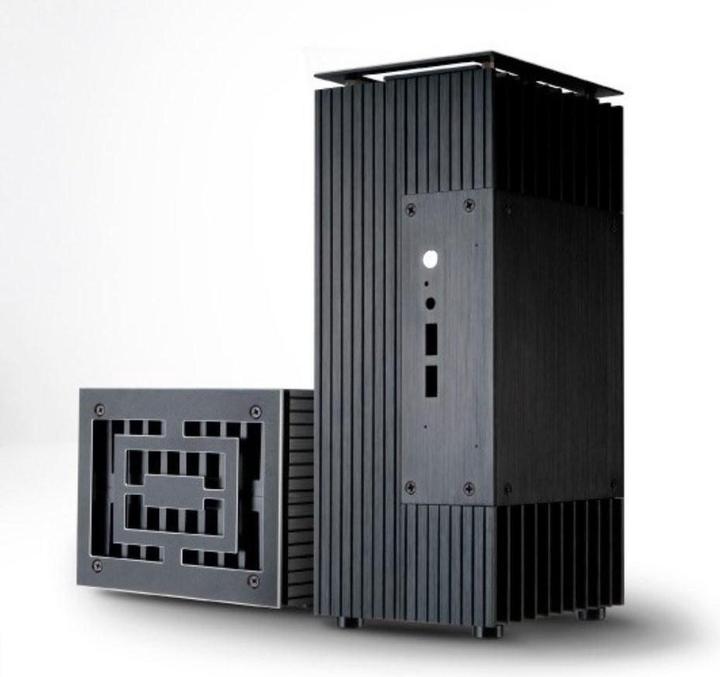 Actual product image Akasa Turing Fanless (UCFF)