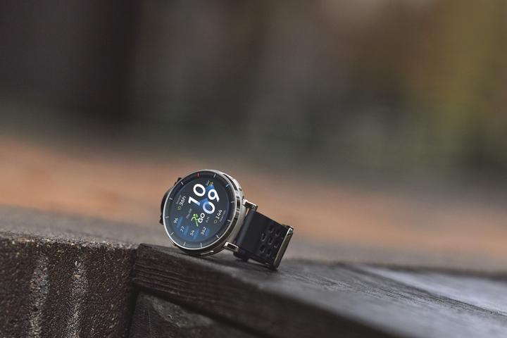 Actual product image Amazfit Active 3 Premium Apex Silver, W2558GL1N (45 mm)
