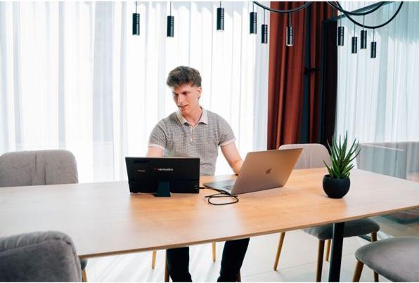 Immagine prodotto Verbatim Monitor portatile 14" FHD Touch LIGHT con Power Bank 5000mAh (1920 x 1080 pixel, 14")