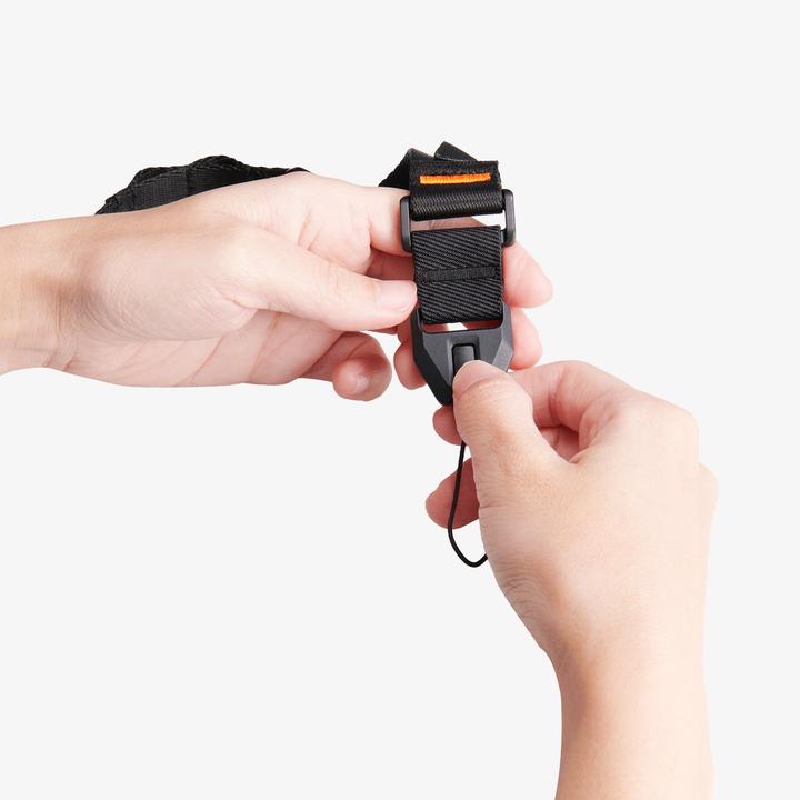 Actual product image Spigen AFA10615 Handgelenkschlaufe