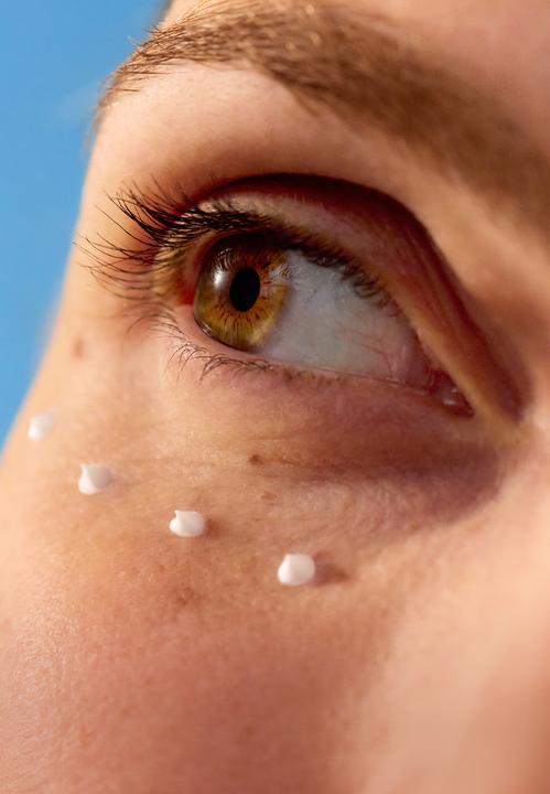 Produktbild NIVEA Luminous630 Anti-Dunkle Augenringe Augencreme (Augenpflege Crème, Tag + Nacht, 15 ml)