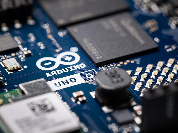 Produktbild Arduino Uno Q