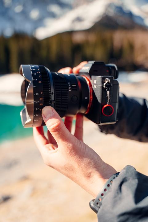 Actual product image Samyang MF adapter for V-AF series