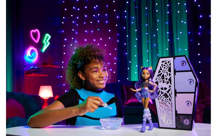 Actual product image Monster High Segreti da Brivido™ Colori Mostruosi™ Clawdeen Wolf™ Bambola