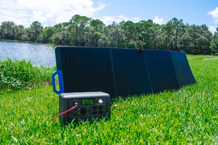 Image du produit Bluetti PV200 (200 W, 7.30 kg)