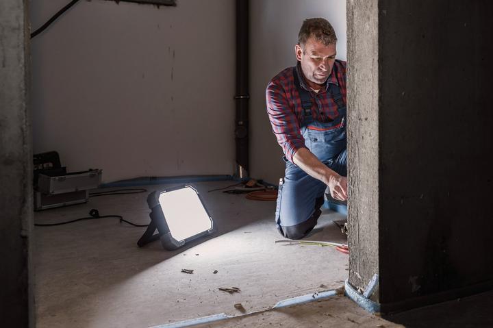 Productafbeelding Brennenstuhl Mobiele LED-spot DINORA 10050 10600lm, IP54, Stedo, 5m H07RN-F 3G1.5 (10600 lm)