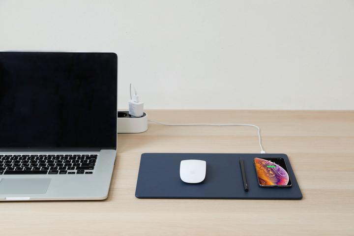 Actual product image Pout Hands 3 Split