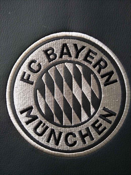 Actual product image DXRacer King FC Bayern Black Edition