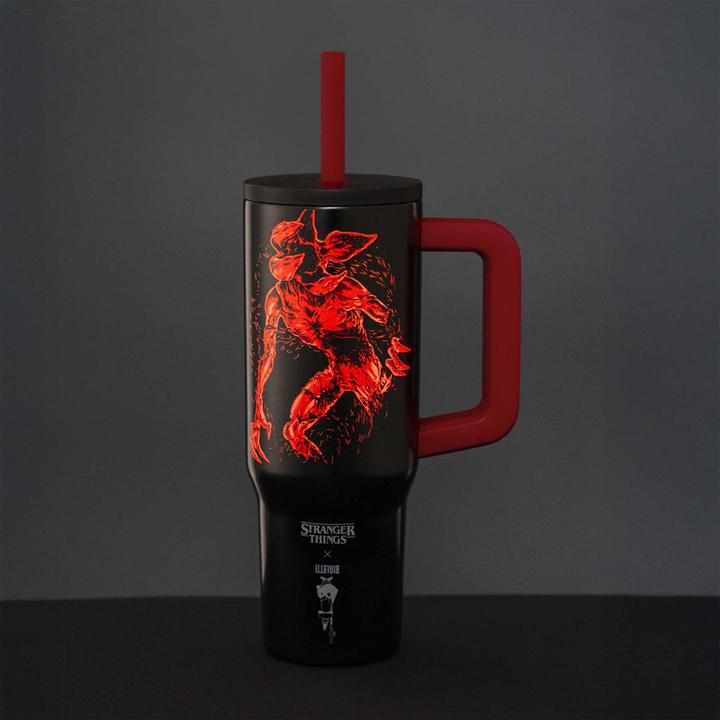 Immagine prodotto Bialetti Trinkbecher Stranger Things, 900 ml, Schwarz / Rot (0.90 l)