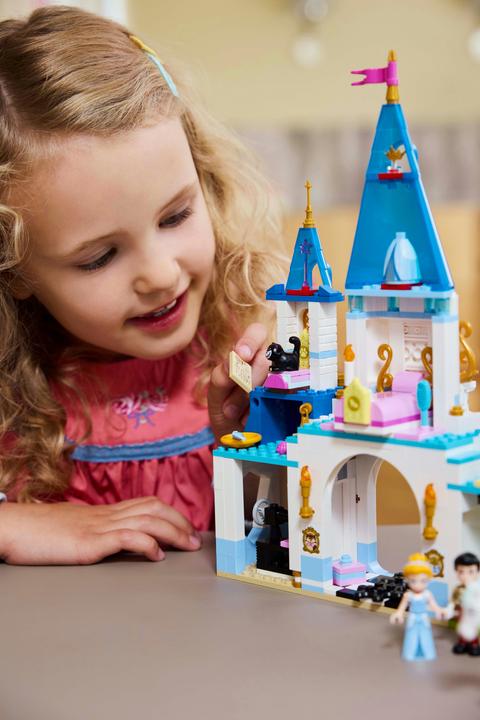 Image du produit LEGO Cinderellas Schloss und Pferdekutsche (43275, LEGO Disney)