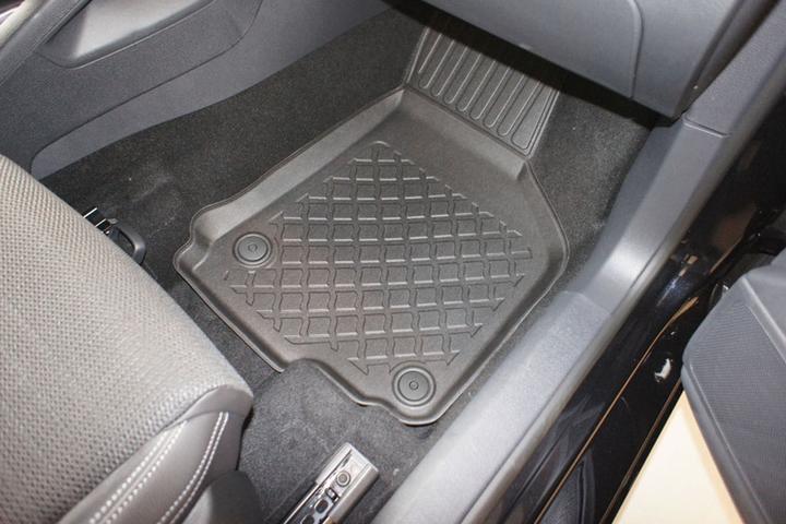 Produktbild Aristar Allwetter Fussmatten für Skoda Octavia / Seat Leon / VW Golf 5 + 6 + Jetta + Scirocco ab 2004 bis 20 (1 Set à 3 Fussmatten)