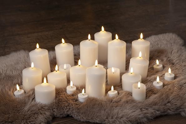 Produktbild Star Trading LED-Kerze Pillar Flamme 7.5 cm x 17 cm, Weiss (1 x)