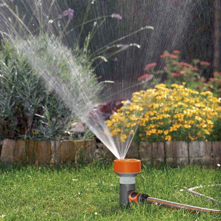 Actual product image Gardena Classic 4-Plates Sprinkler Twist - Action (Area irrigator)