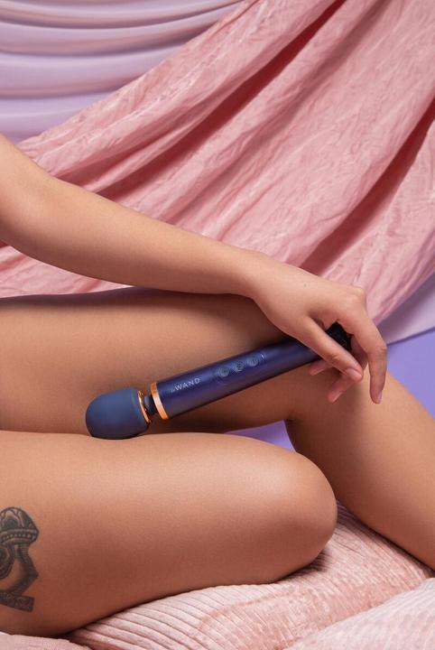 Actual product image Le Wand Petite Navy