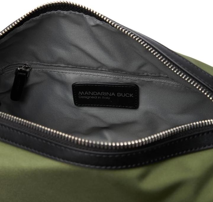 Immagine prodotto Mandarina Duck Hunter Crossover, funzionale e sportiva, con dettagli in metallo e logo