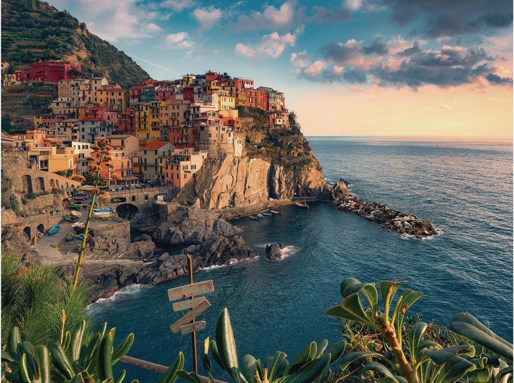 Actual product image Ravensburger View of Cinque Terre (1500 pieces)
