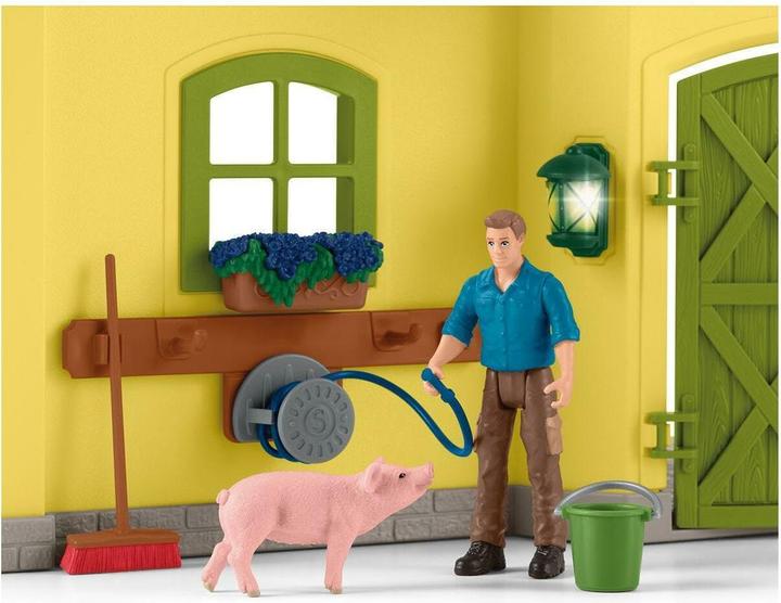 Actual product image Schleich Farm World Large Stable with Animals and Accessories