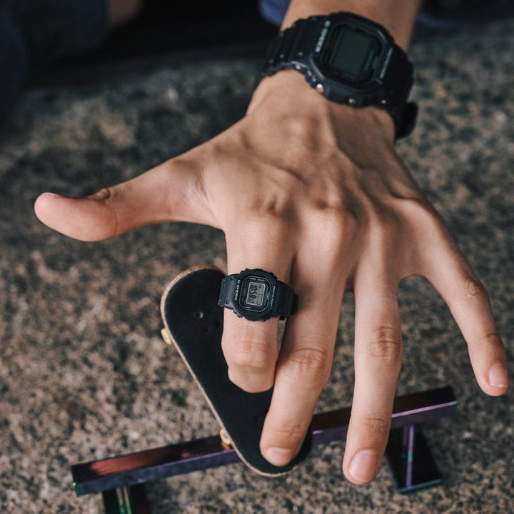 Produktbild Casio DWN-5600-1ER (Digitaluhr, 23.40 mm)