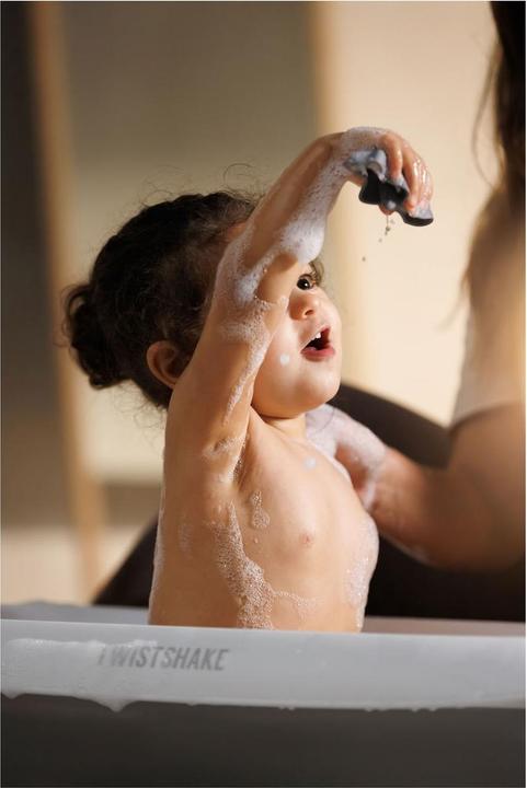 Image du produit Twistshake Baby Badewanne + Kissen & Rinser & 3 Badetiere Pastel Grey