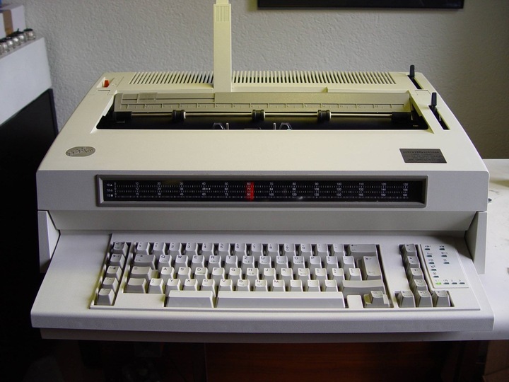 Produktbild IBM 6783 Typenrad Schreibmaschine, neuwertig mit 24 Monaten Garantie