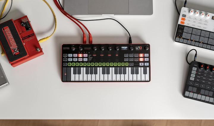 Produktbild IK Multimedia Synthesizer UNO Synth Pro Desktop