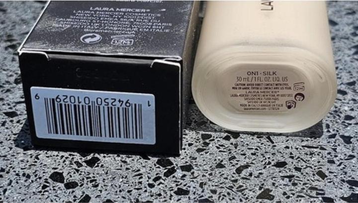 Immagine prodotto Laura Mercier Real Flawless Weightless Perfecting Foundation 1 Fl Oz (0N1 Seta)