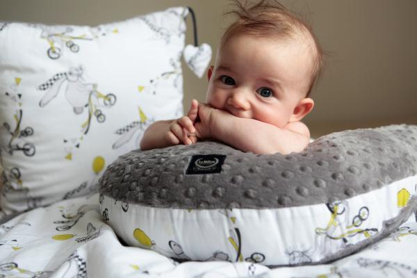 Produktbild La Millou Nursing pillow Chic chick Velvet touch - Raffaelo (50 cm)