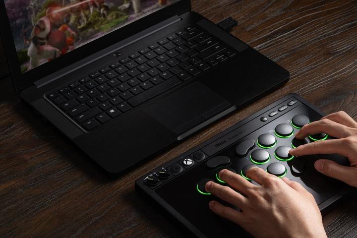 Produktbild 8bitdo - Arcade Controller Xbox/PC - Black