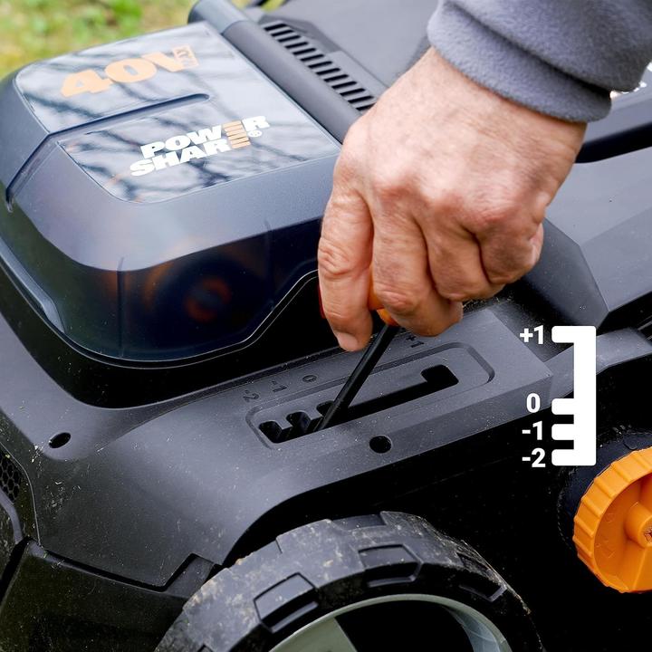 Produktbild Worx Vertikutierer & Rasenlüfter WG855E.9