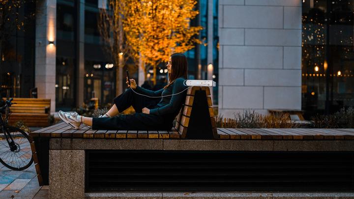 Produktbild Max Hauri LIBERTY QIKPAC Bundle Charger Base + 3 Akkus mit 2x USB-C 75W (150 W)