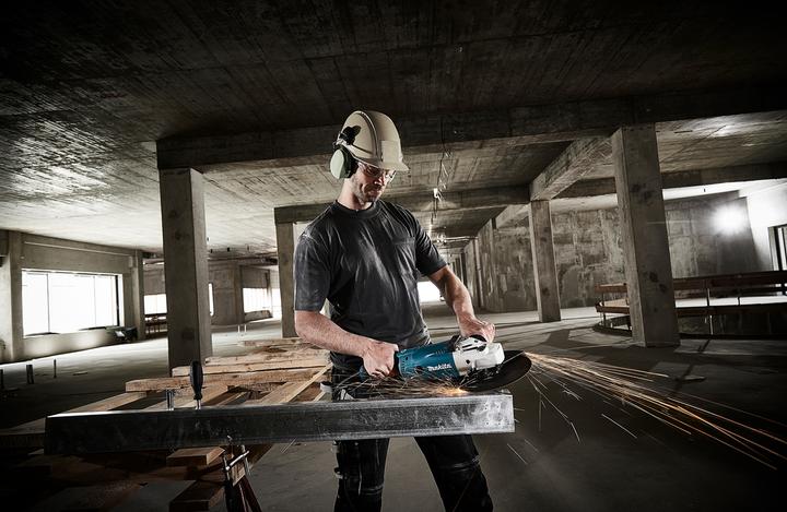 Produktbild Makita Schleifer 230mm 240V mit Zubehör (UK) (230 mm)