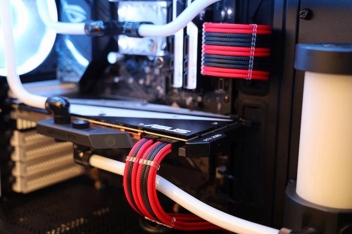 Actual product image Joule Performance Glados 1 (Intel Core i9-9900K, 32 GB, 0.51 TB, GeForce RTX 2080 Ti)