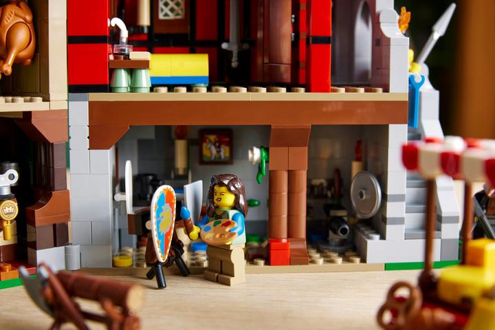Produktbild LEGO Mittelalterlicher Stadtplatz (10332, LEGO Icons, LEGO Seltene Sets)