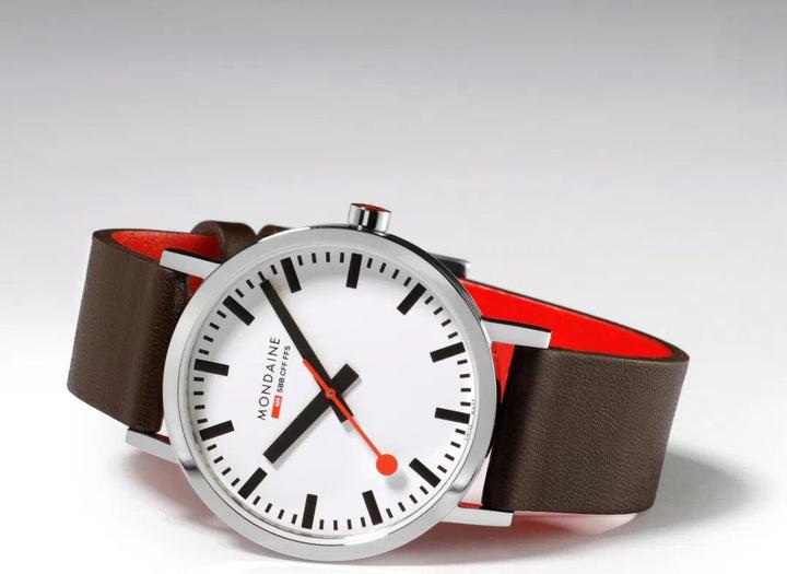 Actual product image Mondaine Classic - Vegan poliert (Analogue wristwatch, Swiss made, 40 mm)