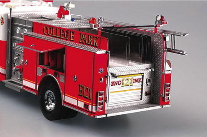 Actual product image Trumpeter American LaFrance Eagle Fire Pumper 2002