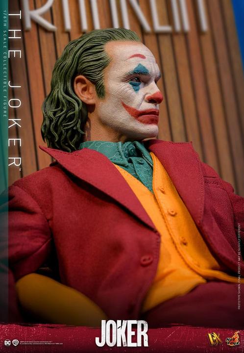 Actual product image Hot Toys Joker Movie Masterpiece Action Figure 1/6 The Joker 30 cm