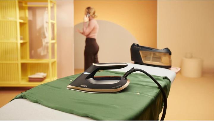Actual product image Philips PerfectCare 6000 Series PSG6064/80 (2400 W, 600 g/min)