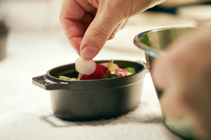 Productafbeelding Staub Mini Cocotte (Braadpan + kasserol, Gietijzer, 11 x 7 cm)