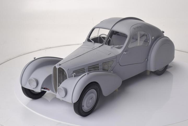Actual product image 1:8 IXO Bugatti 57 SC