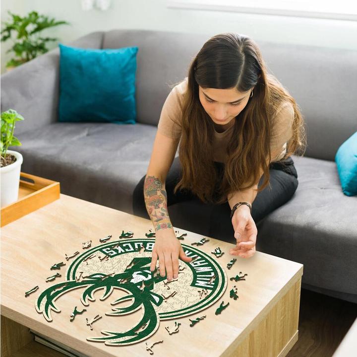 Produktbild Iconic NBA - Milwaukee Bucks - Logo - Holz Puzzle Grösse L (500 Teile) (500 Teile)