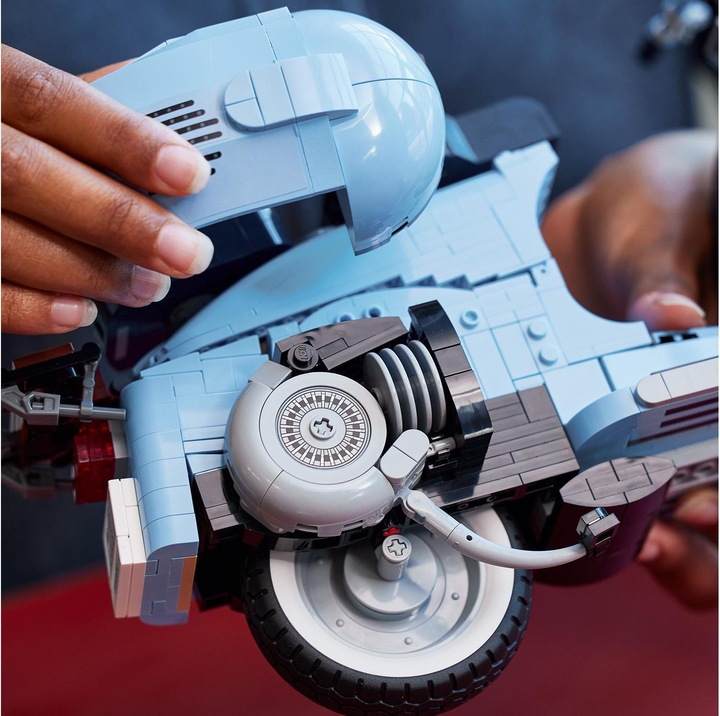 Actual product image LEGO Vespa 125 (10298, LEGO Icons, LEGO Rare Sets)